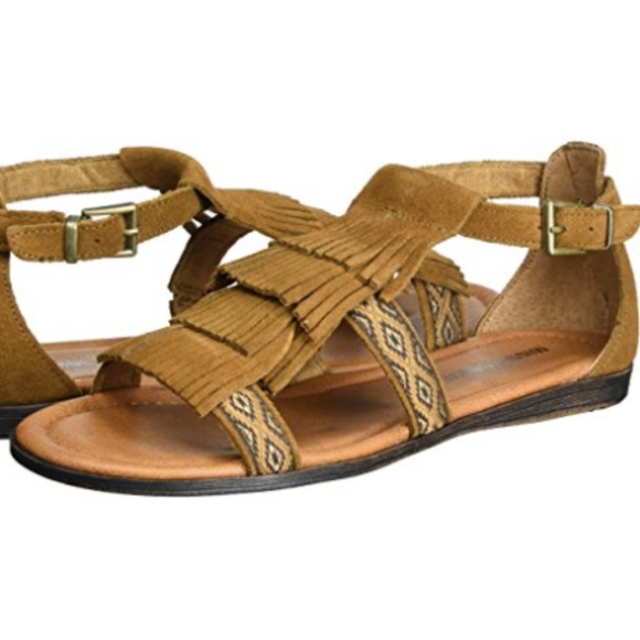 Minnetonka Shoes - EUC Minnetonka Maui Passport Collection Sandal